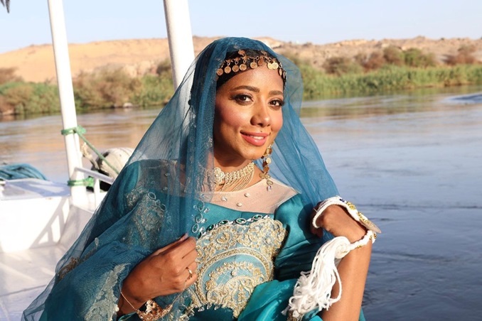 سيرا كاشون تحتفي بتراث جنوب مصر بأغنية 