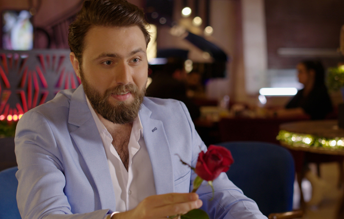 فقيرة تقع في غرام شاب من عائلة أرستقراطية والثمن كذبة تقلب حياتها