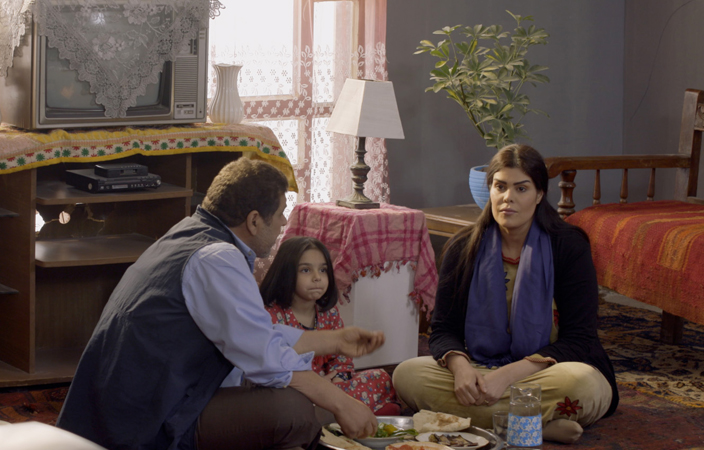 فقيرة تقع في غرام شاب من عائلة أرستقراطية والثمن كذبة تقلب حياتها