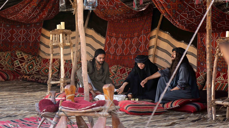 رحلة نحو المجهول تسير فيها شخصيات مختلفة ضمن 