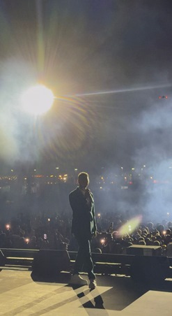 جمهورٌ يتحدّى المطر وحفلٌ كامل العدد للشامي