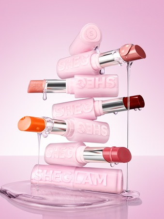 بلسم زيت الشفاه Silk Slip من SHEGLAM لعناية يومية بالشفاه