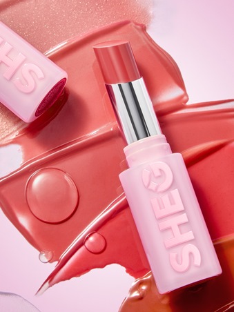 بلسم زيت الشفاه Silk Slip من SHEGLAM لعناية يومية بالشفاه