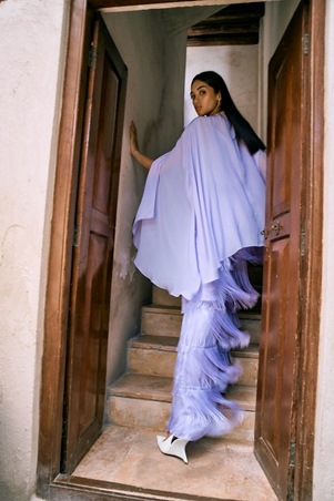 ألوان الموسم: تدرّجات خريفية بتوقيع الهدوء والرقي