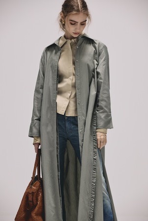 ألوان الموسم: تدرّجات خريفية بتوقيع الهدوء والرقي