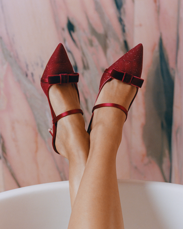 Malone Souliers تُعيد تعريف أناقة الأمسية بطريقتها اللافتة