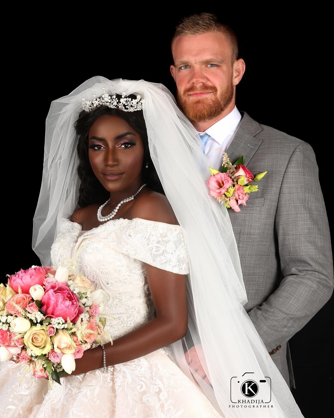 عبير سندر تُعلن حملها وتبكي فرحاً