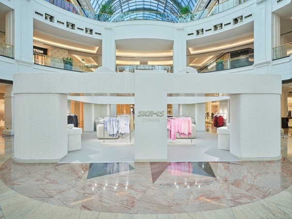 علامة SKIMS تصل إلى دبي استعداداً لموسم الهدايا والأعياد