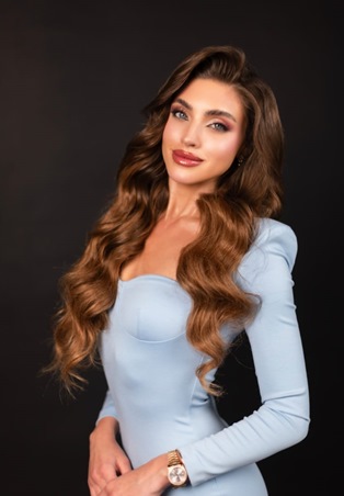 إطلالة Clean & Glowy تعيد تعريف الأنوثة الهادئة في موسم الأعياد