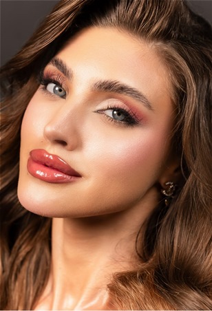 إطلالة Clean & Glowy تعيد تعريف الأنوثة الهادئة في موسم الأعياد