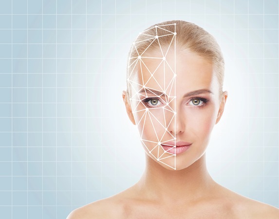 إيجابيات وسلبيات الذكاء الاصطناعي في صناعة التجميل والعناية بالبشرة