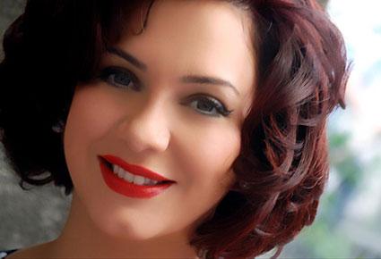 سلاف فواخرجي تحيي سعاد حسني من جديد
