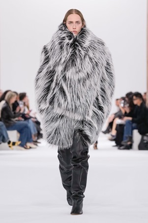 Sportmax لخريف وشتاء 2025-26: إعادة ابتكار الأناقة بحس عصري جريء