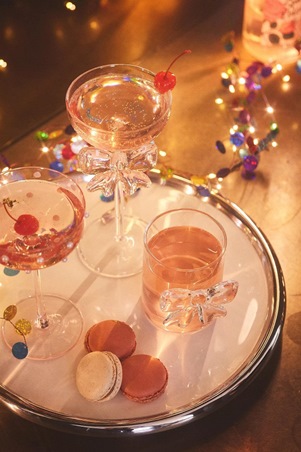 موسم الأعياد… أناقة تلمع بتوقيع أنثروبولوجي