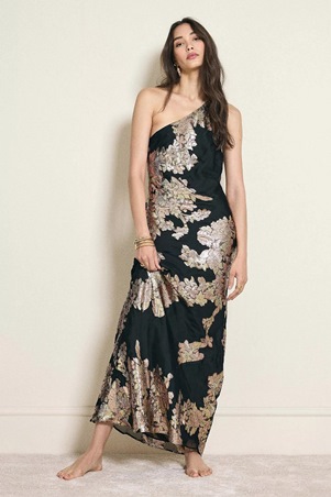 موسم الأعياد… أناقة تلمع بتوقيع أنثروبولوجي