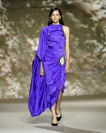 منتصف أسبوع الأزياء في الرياض 2025: توازن بين الأصالة العالمية والهوية السعودية