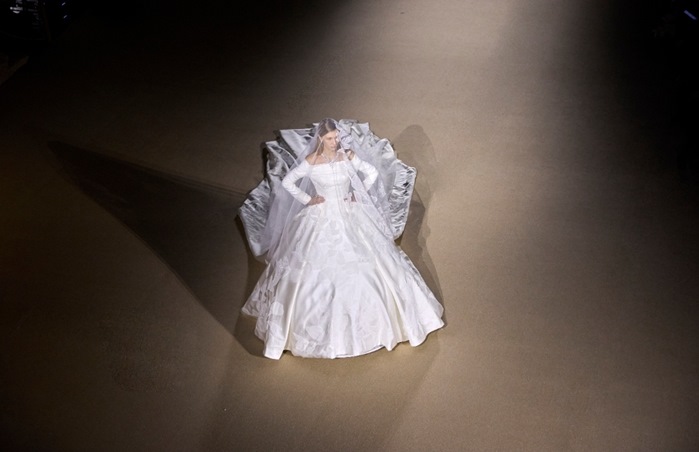 منتصف أسبوع الأزياء في الرياض 2025: توازن بين الأصالة العالمية والهوية السعودية