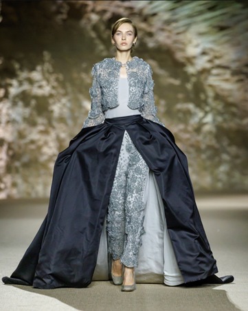 منتصف أسبوع الأزياء في الرياض 2025: توازن بين الأصالة العالمية والهوية السعودية