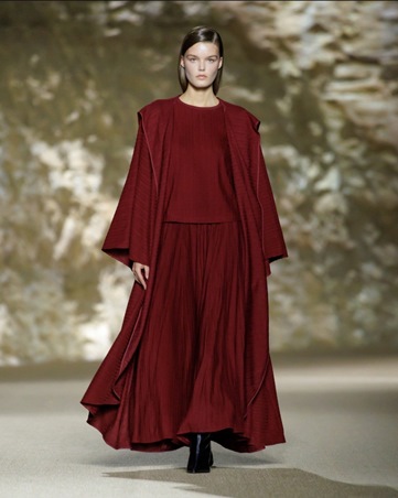 منتصف أسبوع الأزياء في الرياض 2025: توازن بين الأصالة العالمية والهوية السعودية