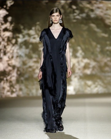 منتصف أسبوع الأزياء في الرياض 2025: توازن بين الأصالة العالمية والهوية السعودية