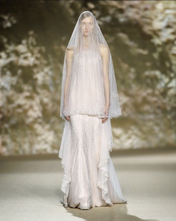 منتصف أسبوع الأزياء في الرياض 2025: توازن بين الأصالة العالمية والهوية السعودية