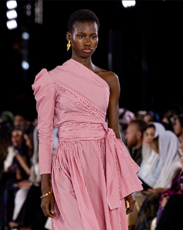 منتصف أسبوع الأزياء في الرياض 2025: توازن بين الأصالة العالمية والهوية السعودية