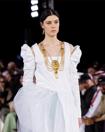 منتصف أسبوع الأزياء في الرياض 2025: توازن بين الأصالة العالمية والهوية السعودية