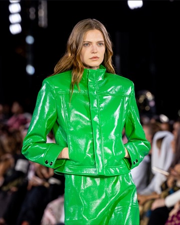 منتصف أسبوع الأزياء في الرياض 2025: توازن بين الأصالة العالمية والهوية السعودية