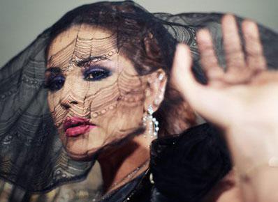 من قال إنّ الطرحة السوداء دليل حداد وحزن؟