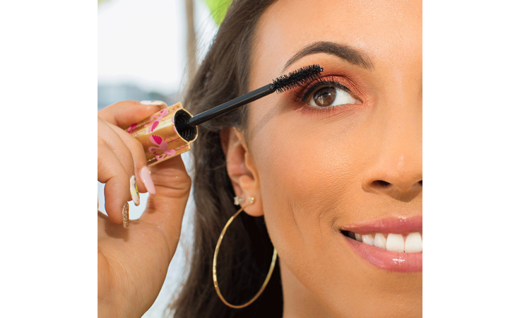مؤسِّسة علامة Tarte: هذا هو المكياج المثاليّ للنساء الإماراتيّات
