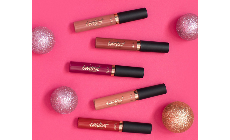 مؤسِّسة علامة Tarte: هذا هو المكياج المثاليّ للنساء الإماراتيّات