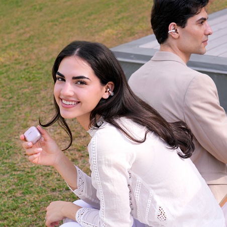 انسي الزهور.. هدايا تقنية تقوّي علاقتك العاطفية في عيد الحب