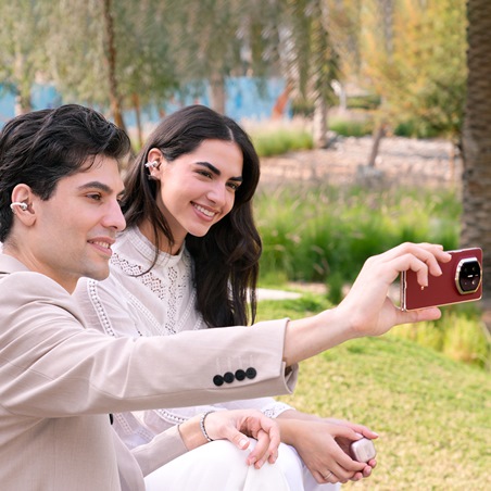 انسي الزهور.. هدايا تقنية تقوّي علاقتك العاطفية في عيد الحب