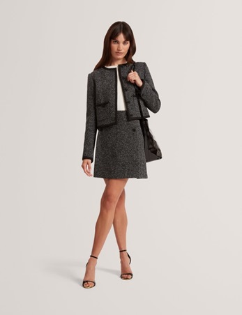 نحن نبحث عن موضة تحمل روح الماضي بلمسة عصرية... وتيد بيكر تحقق المعادلة ببراعة