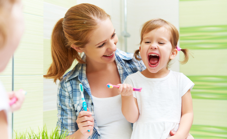 لهذه الأسباب العناية بأسنان الحليب لطفلك ضروريّة أكثر ممّا تتوقعين!