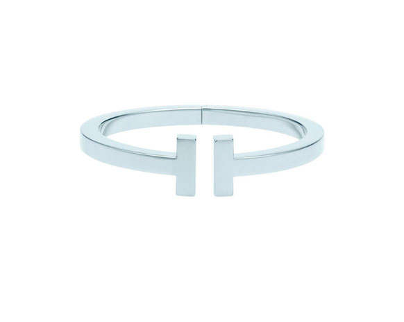 Tiffany & Co تفاجئ عالم المجوهرات بمجموعة Tiffany T الجديدة