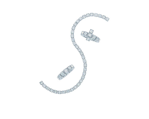 Tiffany & Co تفاجئ عالم المجوهرات بمجموعة Tiffany T الجديدة