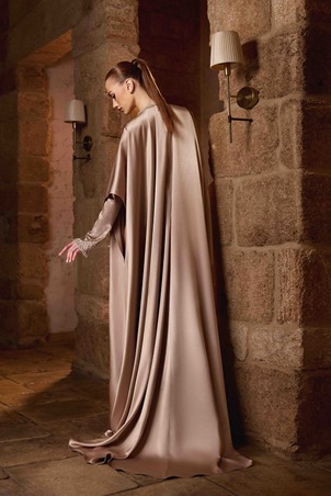 قفطان يعبر عن الضوء الداخلي