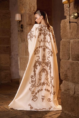 قفطان يعبر عن الضوء الداخلي