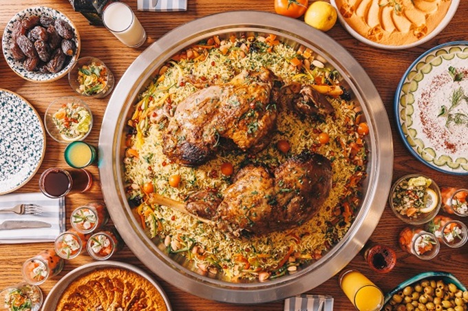 رمضان بنكهة اللقاءات الهادئة على شاطئ جبل علي