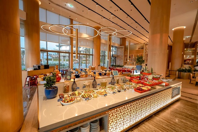 رمضان بنكهة اللقاءات الهادئة على شاطئ جبل علي