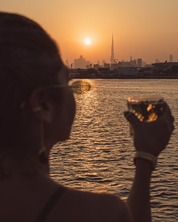 هليباد دبي: من غروب هادئ إلى ليالٍ نابضة بالطاقة