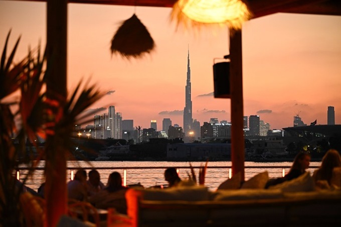 هليباد دبي: من غروب هادئ إلى ليالٍ نابضة بالطاقة