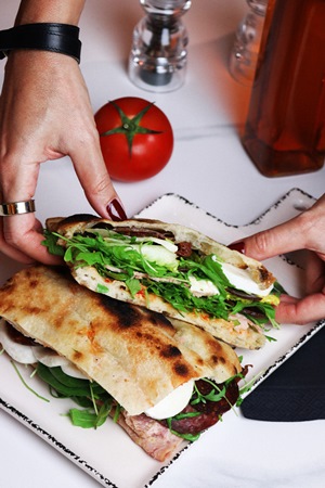 TRE، أول مطعم يقدم قائمة طعام كاملة من 