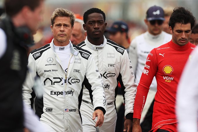 براد بيت بطل سباقات السيارات يعيد المجد في «F1»