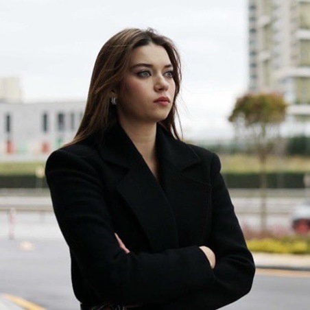 أفرا ساراتش أوغلو تكشف عن معاناتها