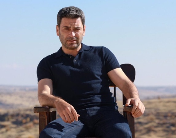 مفاجآة تجمع  بطلي المدينة البعيدة مجدداً والبطل ينفي شائعة الـ  AI