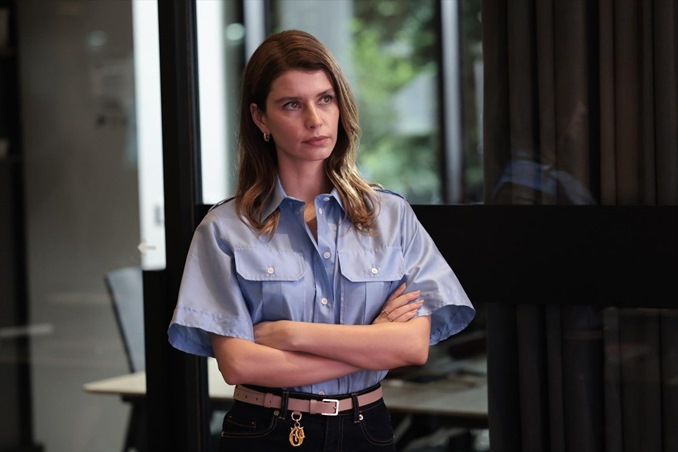 بيرين سات تفجر مفاجأة وتؤجل التمثيل