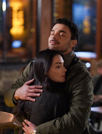 بطل مسلسل تركي يطالب بالتحقيق مع فريق عمل مسلسله