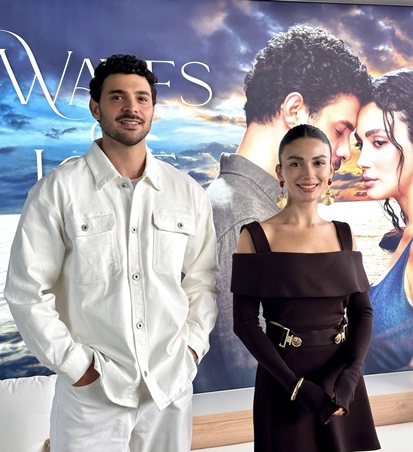 بطل مسلسل تركي يطالب بالتحقيق مع فريق عمل مسلسله